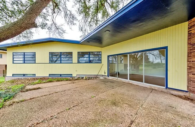 $4,200 | 4600 Lakeshore Drive, Port Arthur, TX 77642