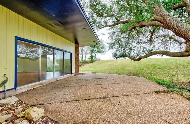 $4,200 | 4600 Lakeshore Drive, Port Arthur, TX 77642