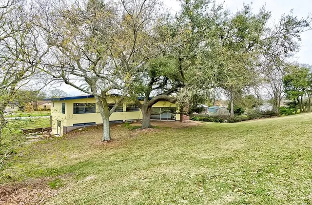 $4,200 | 4600 Lakeshore Drive, Port Arthur, TX 77642
