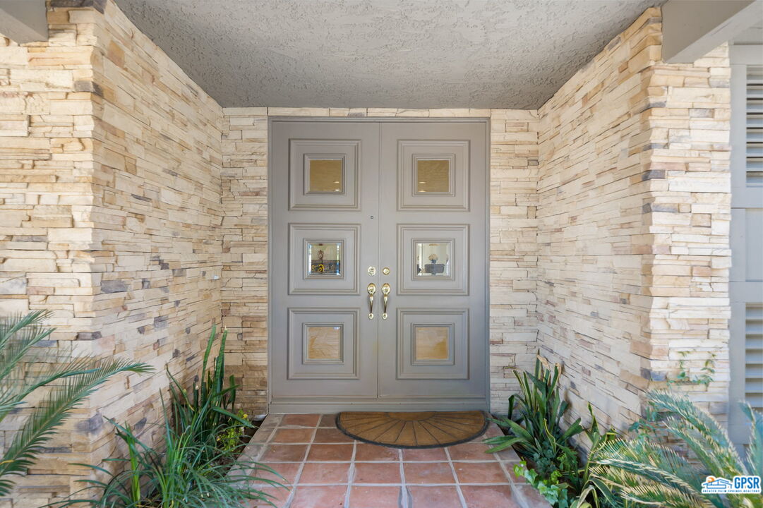 75 Colgate Drive Rancho Mirage, CA 92270 - Photo 10 of 52 a view of a brick wall with an empty room