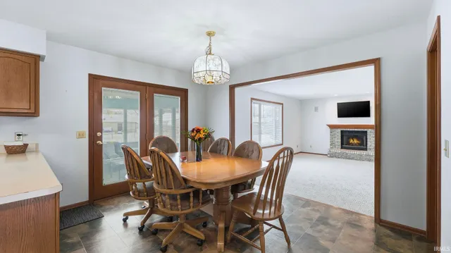 $369,000 | 2101 White Plains Court, Fort Wayne, IN 46815