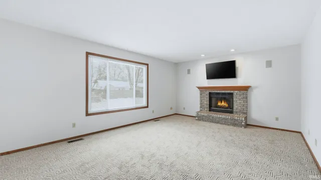 $369,000 | 2101 White Plains Court, Fort Wayne, IN 46815