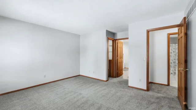 $369,000 | 2101 White Plains Court, Fort Wayne, IN 46815