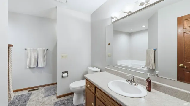 $369,000 | 2101 White Plains Court, Fort Wayne, IN 46815