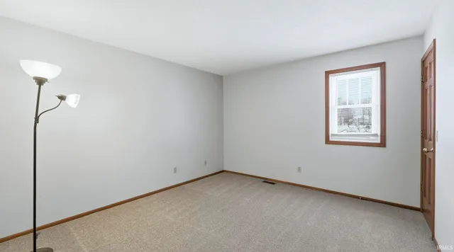 $369,000 | 2101 White Plains Court, Fort Wayne, IN 46815