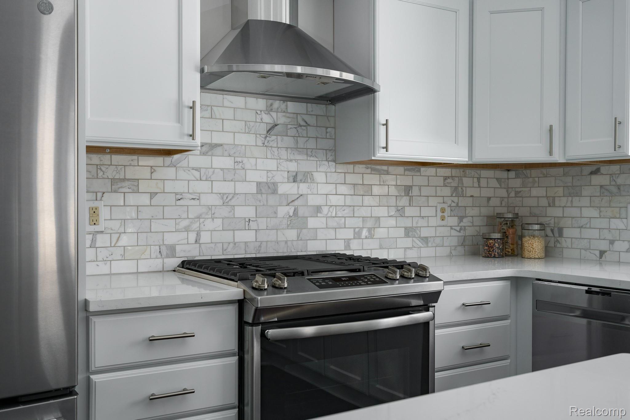 111 Devon Road Bloomfield Hills, MI 48302 - Photo 18 of 41 Beautiful new appliances