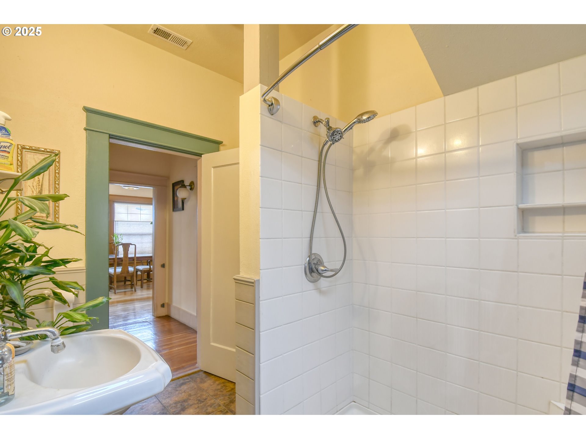 1003 Northwest Carden Avenue Pendleton, OR 97801 - Photo 25 of 48 a bathroom with a sink and a mirror
