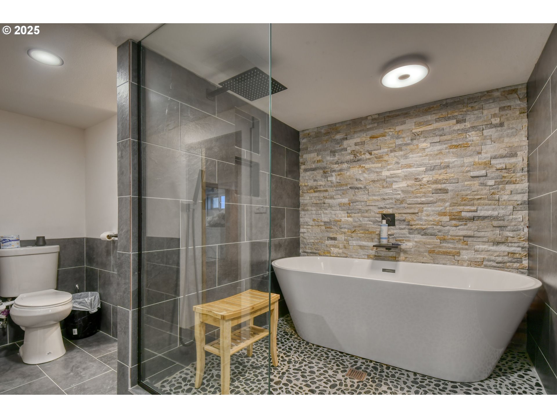 1003 Northwest Carden Avenue Pendleton, OR 97801 - Photo 37 of 48 a view of a bathtub in a bathroom