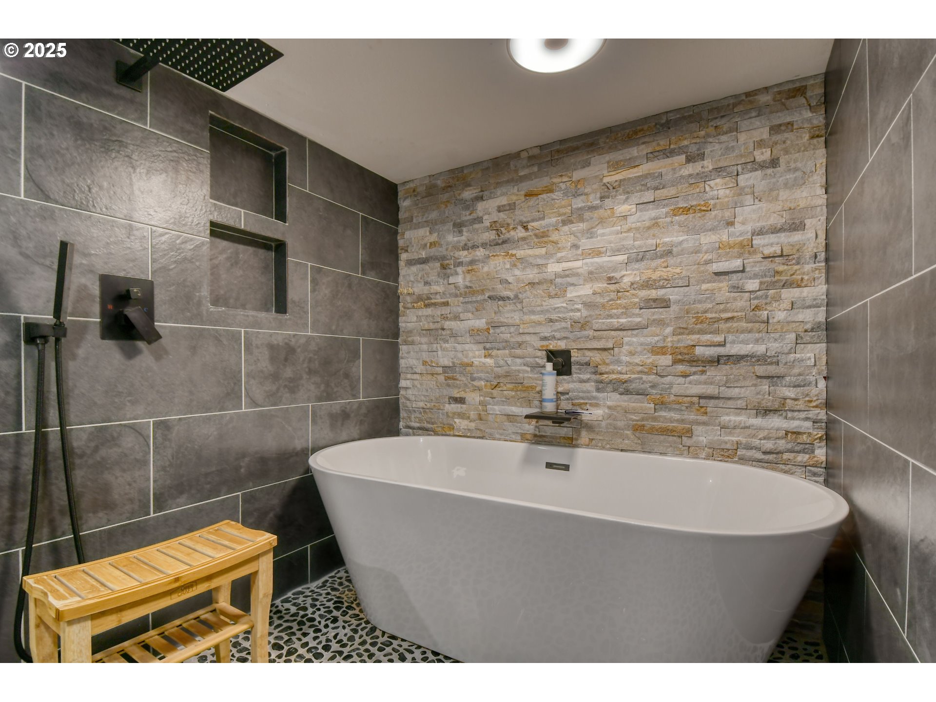1003 Northwest Carden Avenue Pendleton, OR 97801 - Photo 38 of 48 a bathroom with a sink and a bathtub