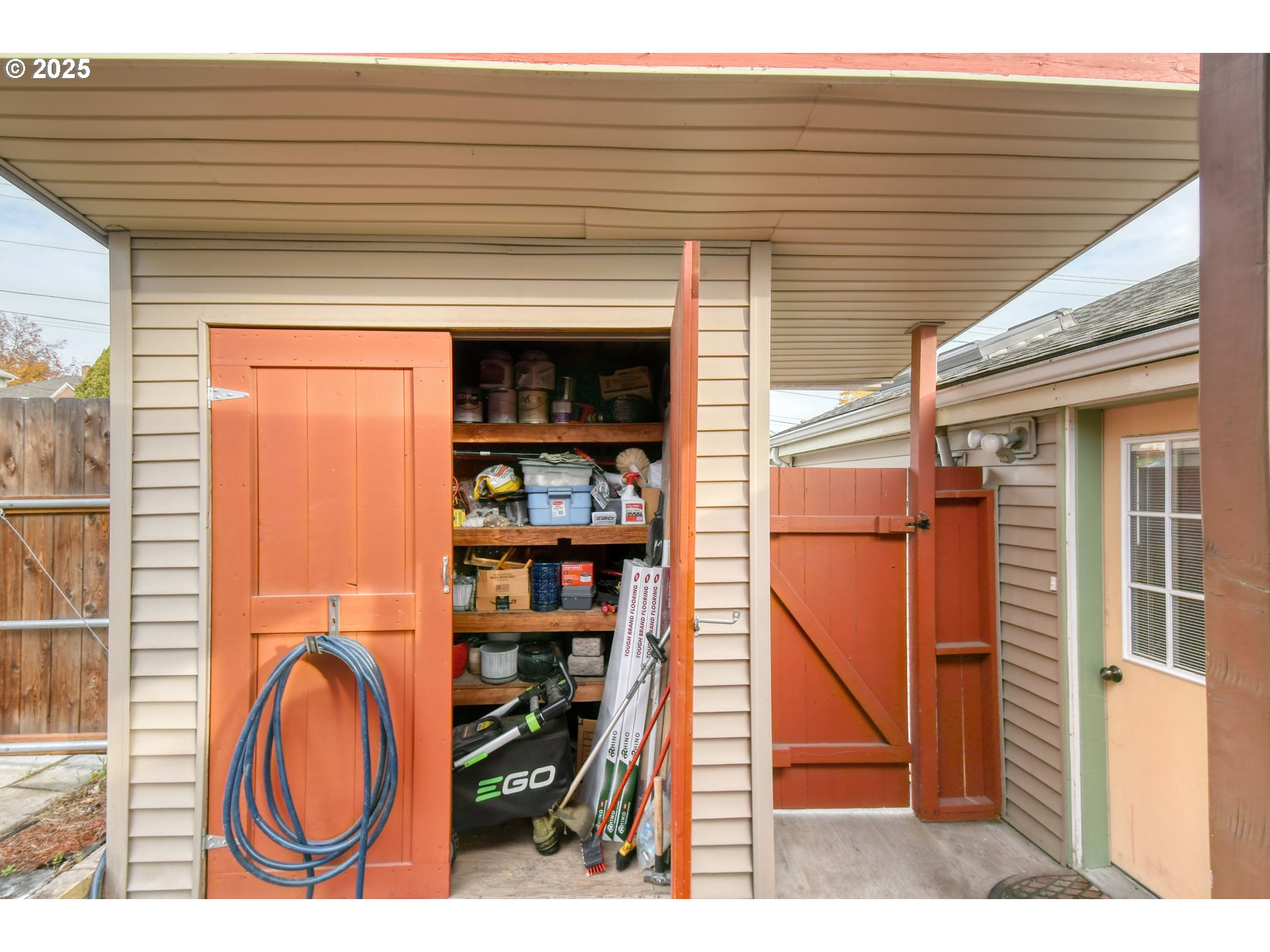 1003 Northwest Carden Avenue Pendleton, OR 97801 - Photo 45 of 48 a front view of a house with a lounge chair