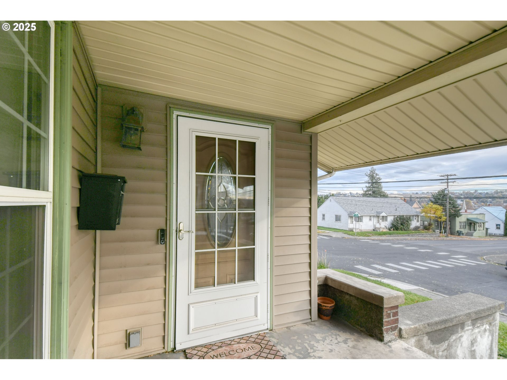 1003 Northwest Carden Avenue Pendleton, OR 97801 - Photo 5 of 48 a backyard of a house with table and chairs