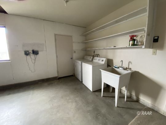 717 North Inyo Street Ridgecrest, CA 93555 - Photo 24 of 26 a room with a table and chairs