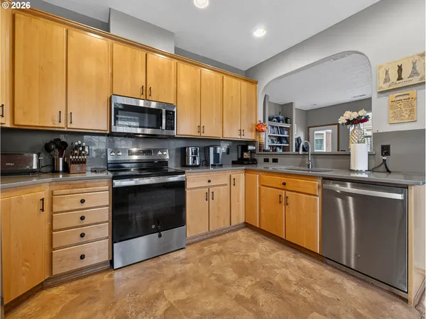 $495,000 | 14375 Southeast Oregon Trail Drive, Clackamas, OR 97015