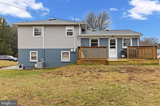 $279,900 | 7040 Terrann Drive, Harrisburg, PA 17112