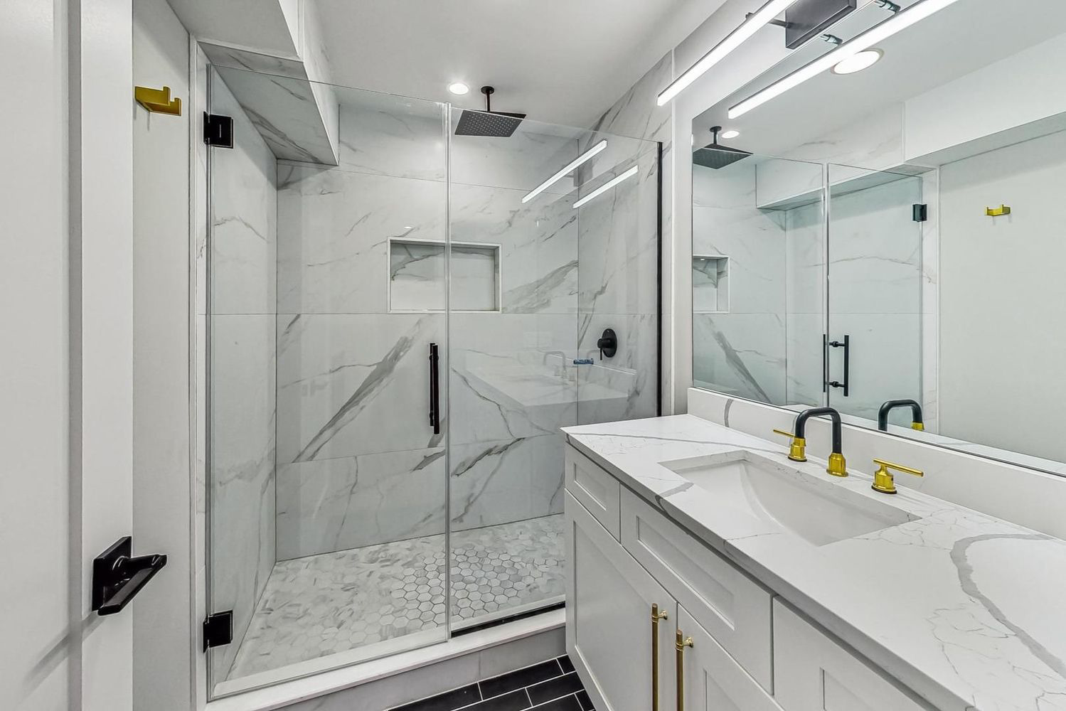 2451 North Albany Avenue, Unit G Chicago, IL 60647 - Photo 4 of 11