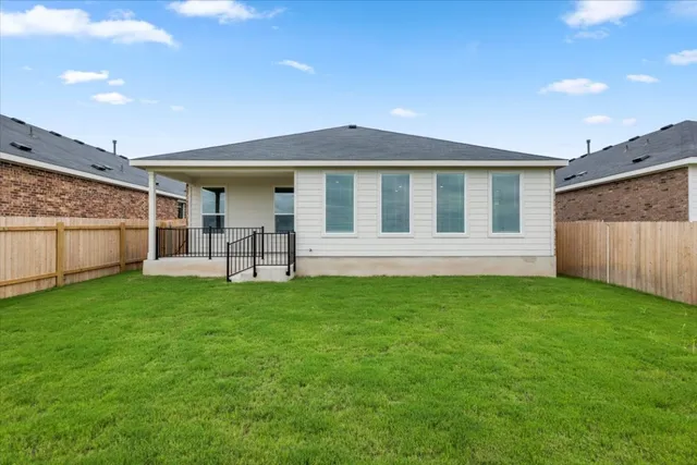 a view of a house with a backyard