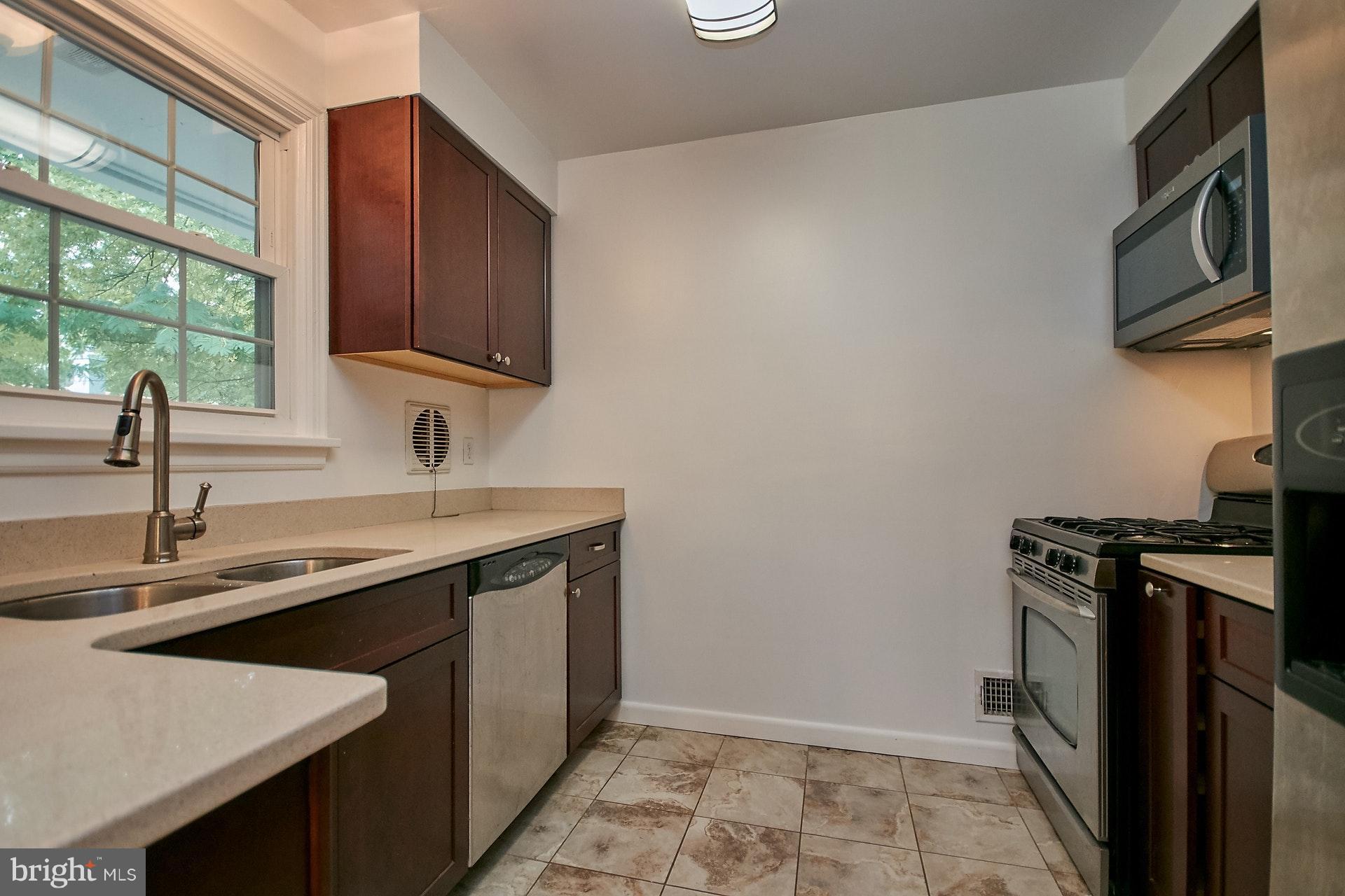 3005 Graham Road Falls Church, VA 22042 - Photo 8 of 30 Stainless steel appliances