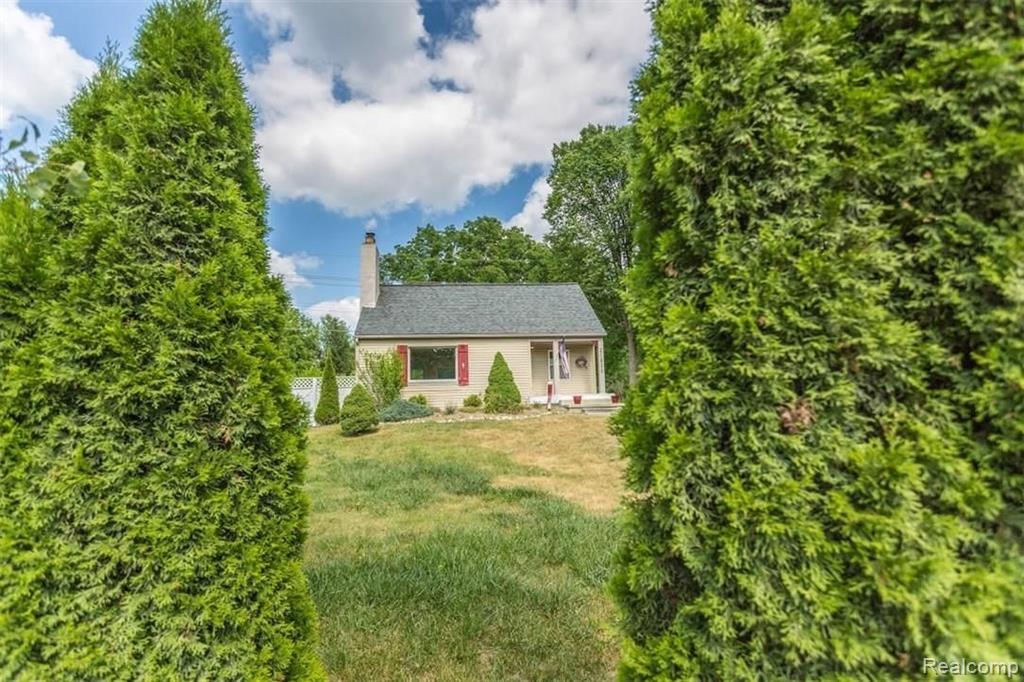 21820 Gill Road Farmington Hills, MI 48335 - Photo 28 of 36