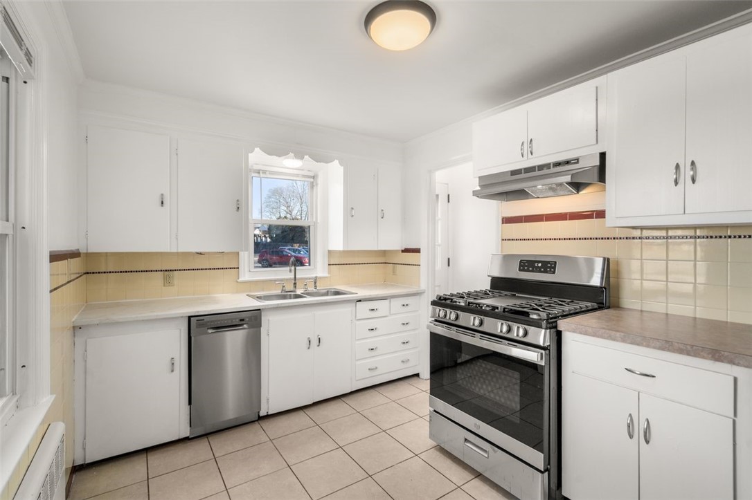 84 Intervale Road Cranston, RI 02910 - Photo 22 of 37