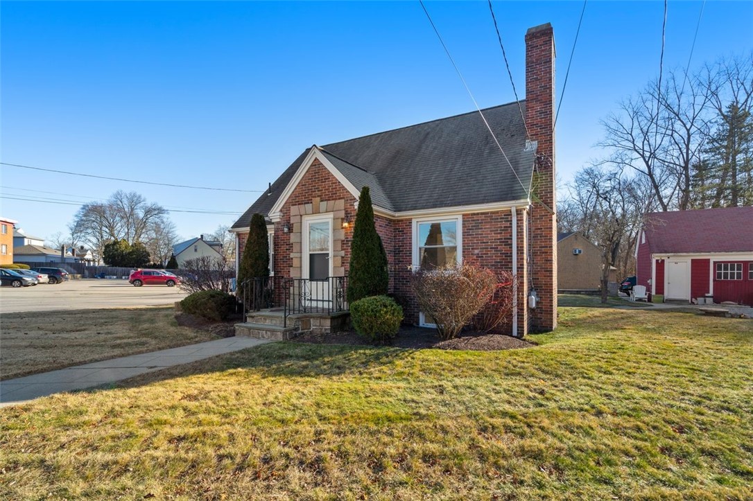 84 Intervale Road Cranston, RI 02910 - Photo 3 of 37