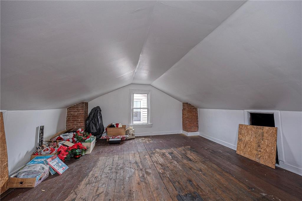 450 Natchez Street Pittsburgh, PA 15211 - Photo 13 of 31 Captive Bonus Room (3rd Flr)