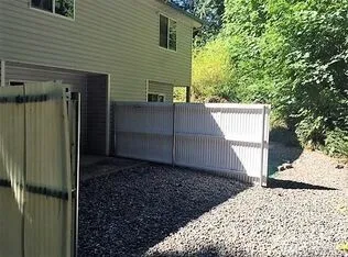 a view of a yard