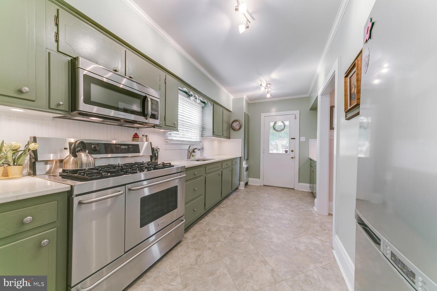 144 Springdale Road York, PA 17403 - Photo 3 of 48 Gallery Image 3