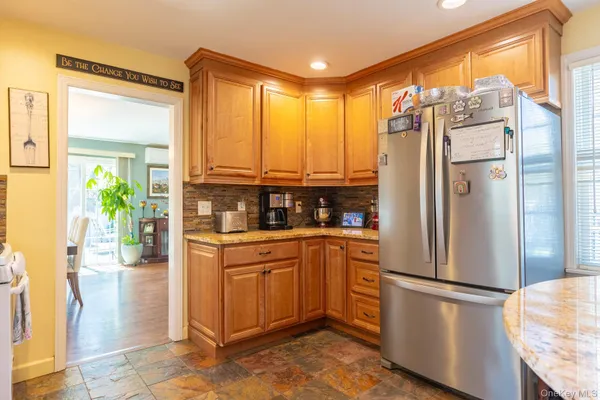 $599,000 | 816 Main Street, Islip, NY 11751