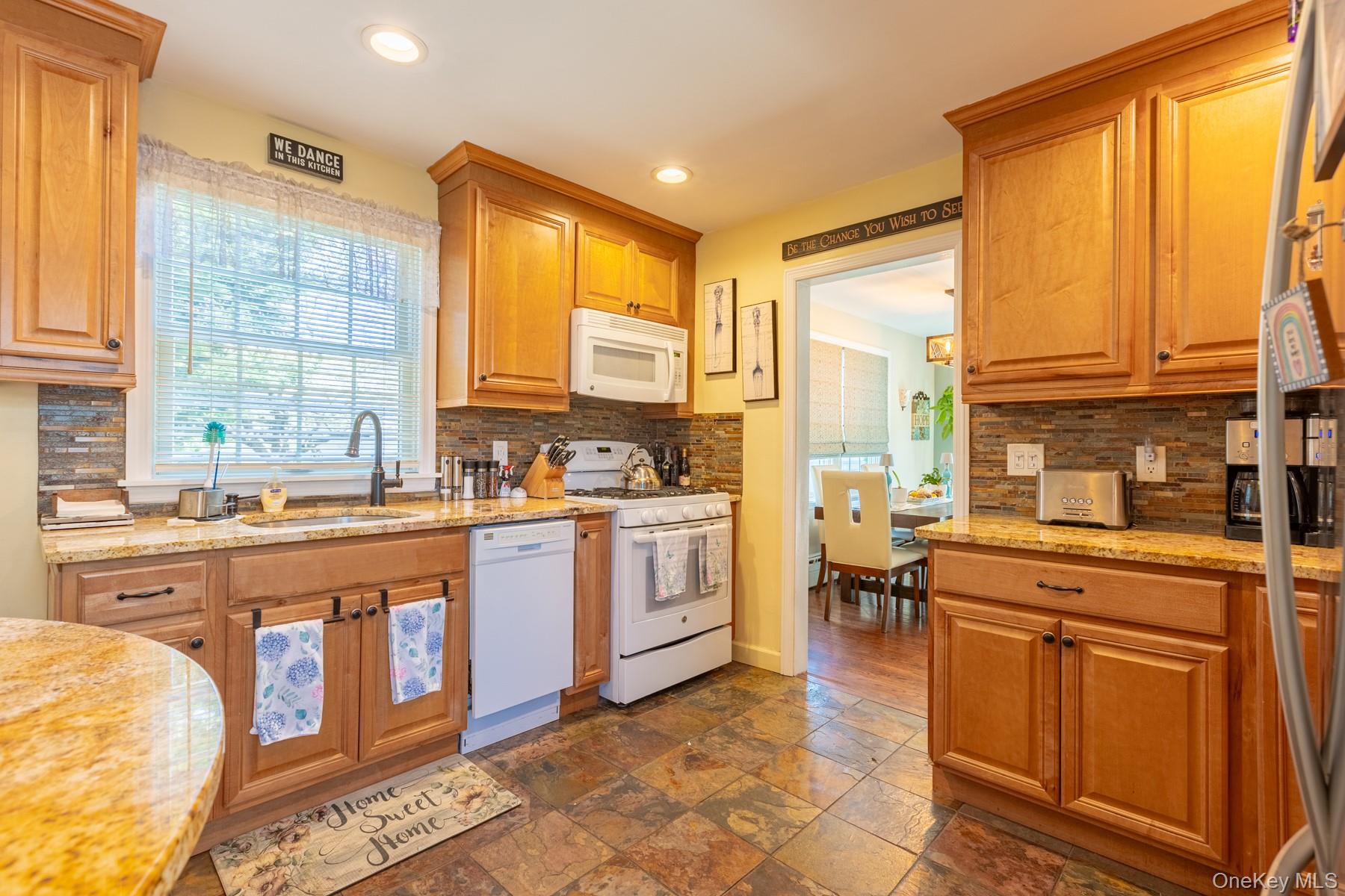 816 Main Street Islip, NY 11751 - Photo 13 of 32