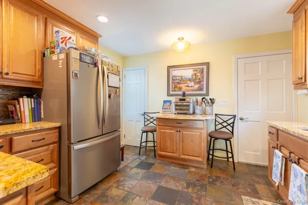 $599,000 | 816 Main Street, Islip, NY 11751