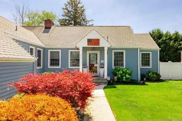 $599,000 | 816 Main Street, Islip, NY 11751