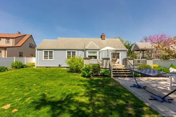 $599,000 | 816 Main Street, Islip, NY 11751