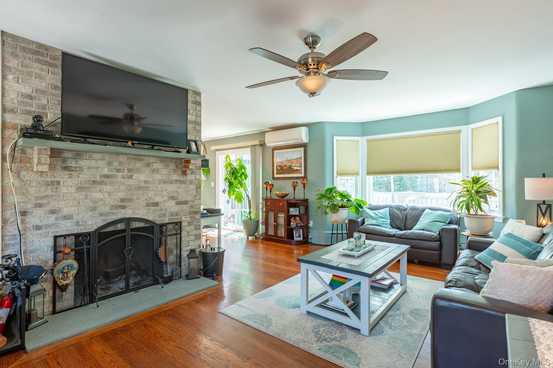 816 Main Street Islip, NY 11751 - Photo 6 of 32