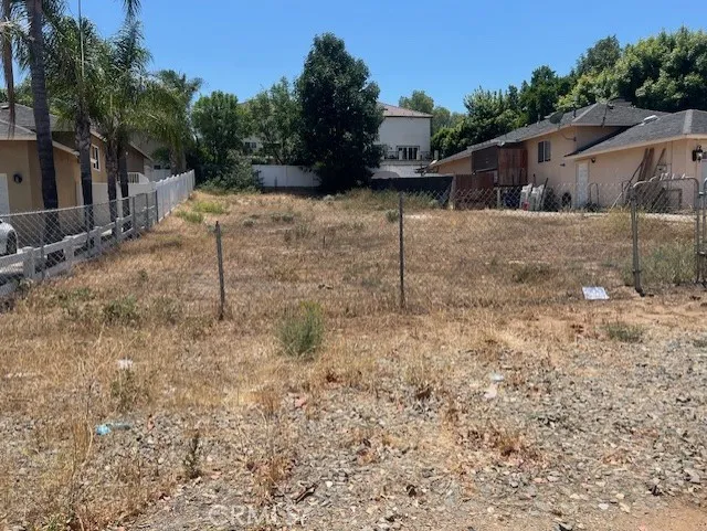 14465 Rock Riverside, CA 92503 - Photo 2 of 11 a backyard of a house with lots of green space