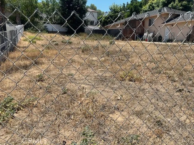 14465 Rock Riverside, CA 92503 - Photo 5 of 11 a backyard of a house