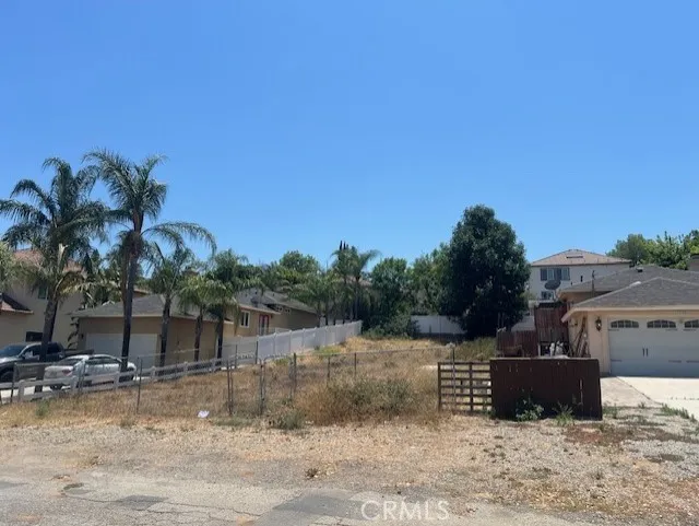 14465 Rock Riverside, CA 92503 - Photo 7 of 11 a view of a backyard
