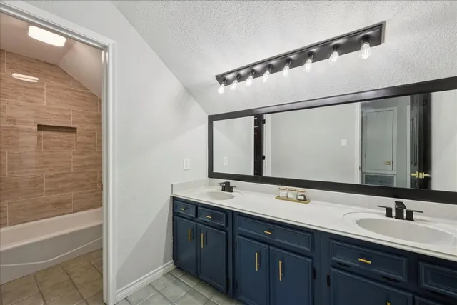 a view of room with window and ceiling fan
