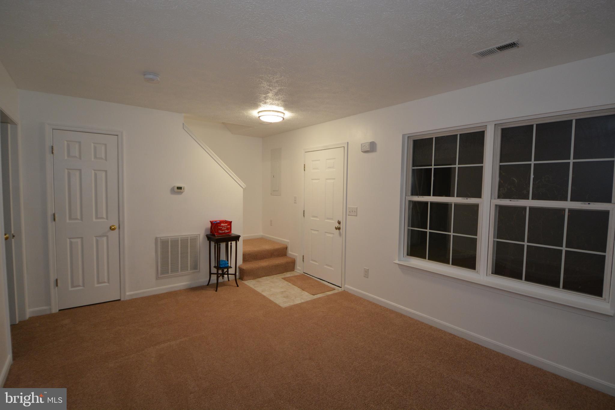 431 Ridgefield Avenue Stephens City, VA 22655 - Photo 2 of 18 Living Room
