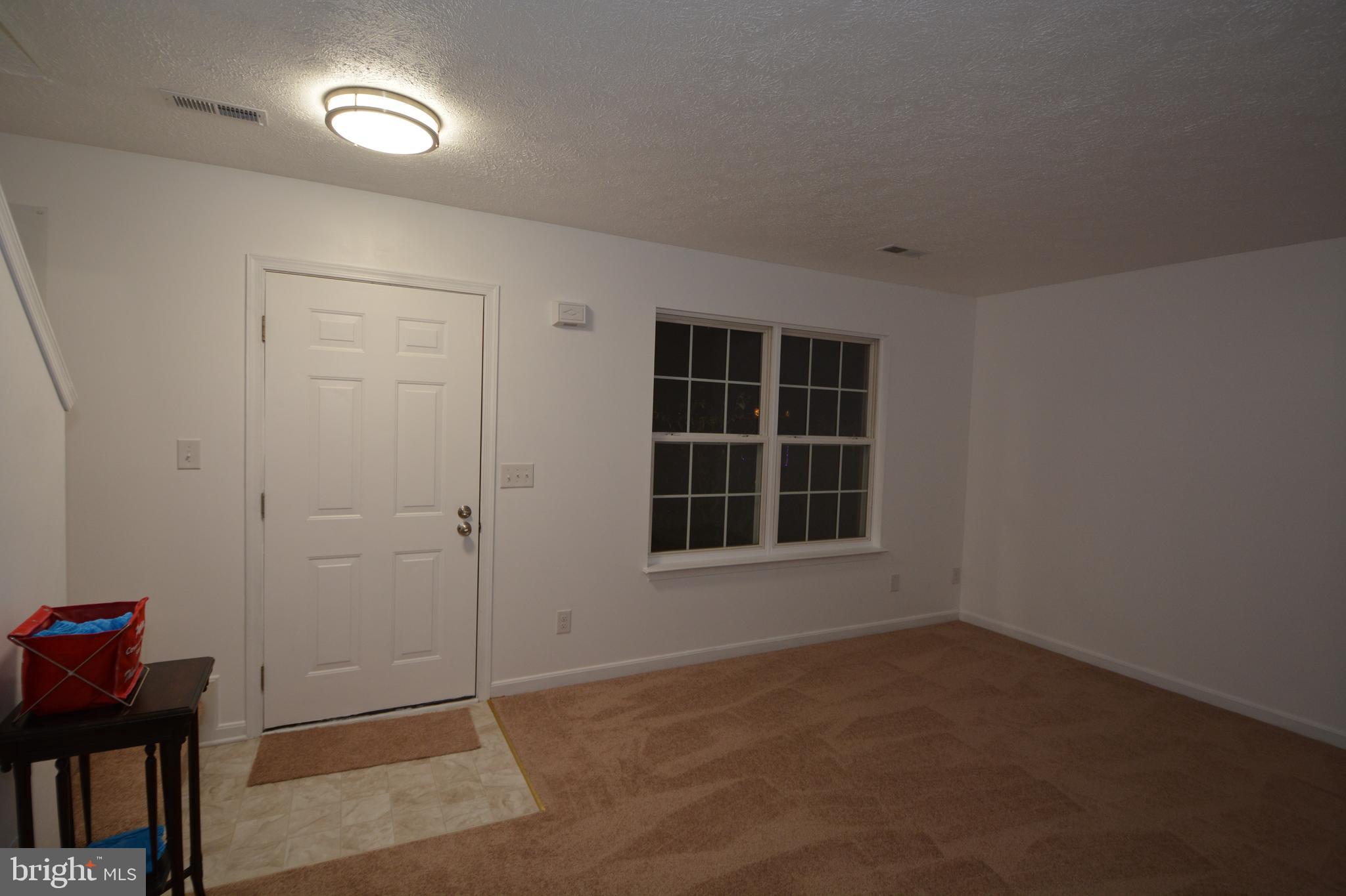 431 Ridgefield Avenue Stephens City, VA 22655 - Photo 4 of 18 Living Room