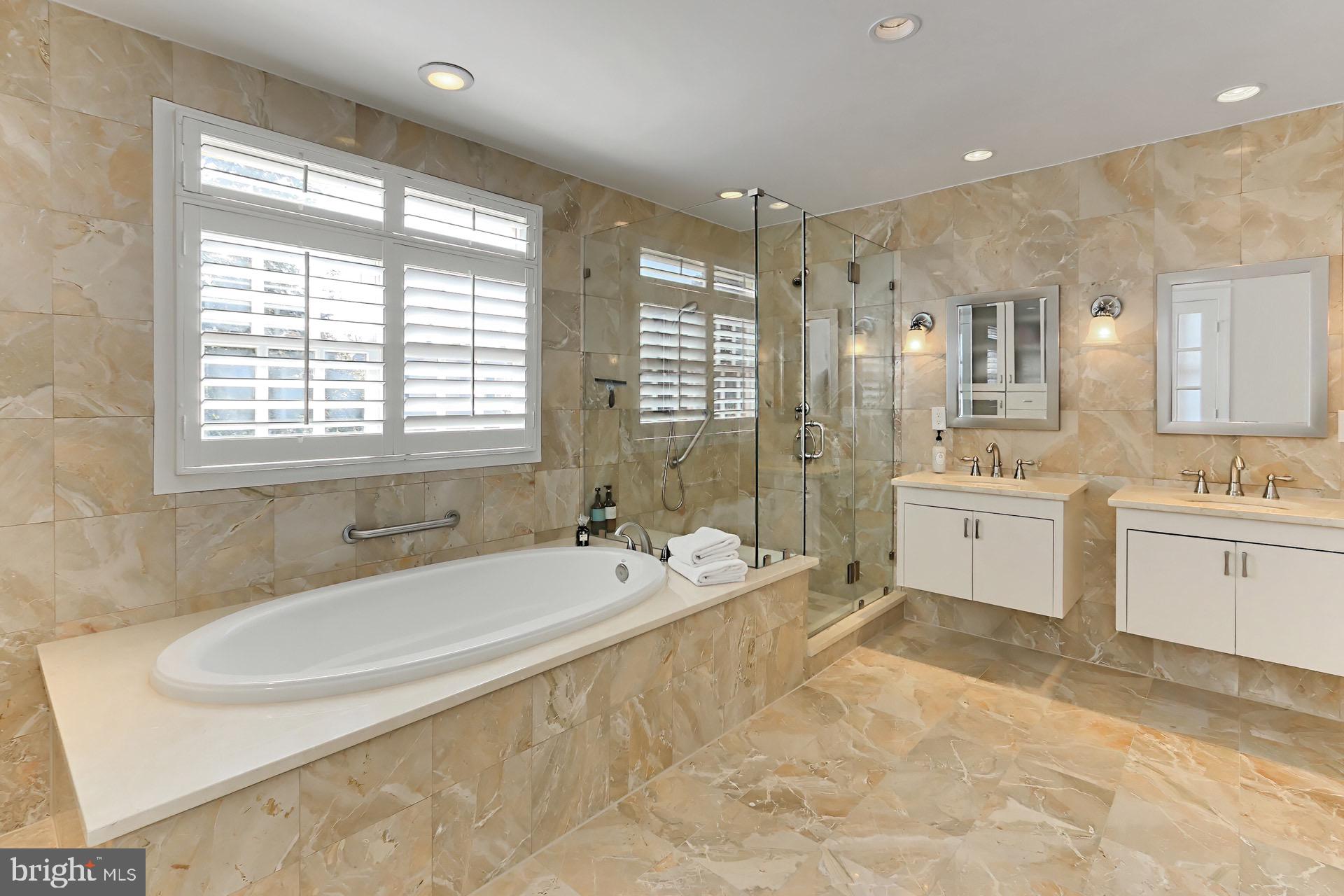 2001 South Arlington Ridge Road Arlington, VA 22202 - Photo 40 of 96 Bath
