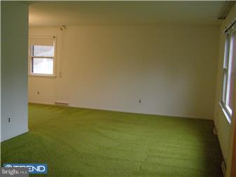 161 North Hunter Forge Road Newark, DE 19713 - Photo 2 of 12 Living Room
