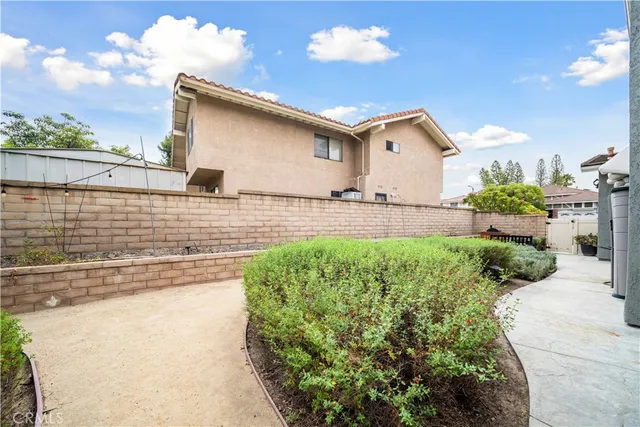 a house view with a outdoor space