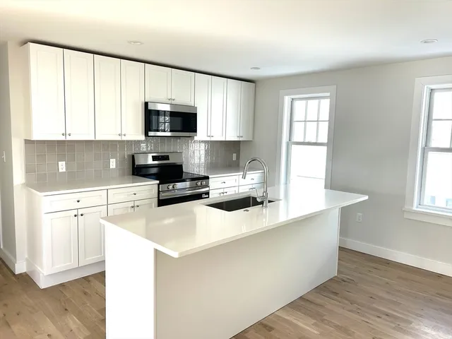 $3,150 | 42 Prospect Street, Unit 42, Amesbury, MA 01913