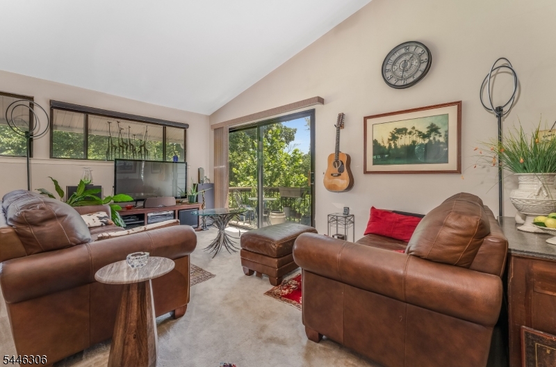 35 North Slope Clinton, NJ 08809 - Photo 10 of 43