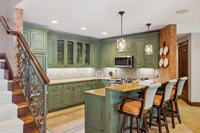 $4,500,000 | 614 Hidden Creek Trail, Mendota Heights, MN 55118