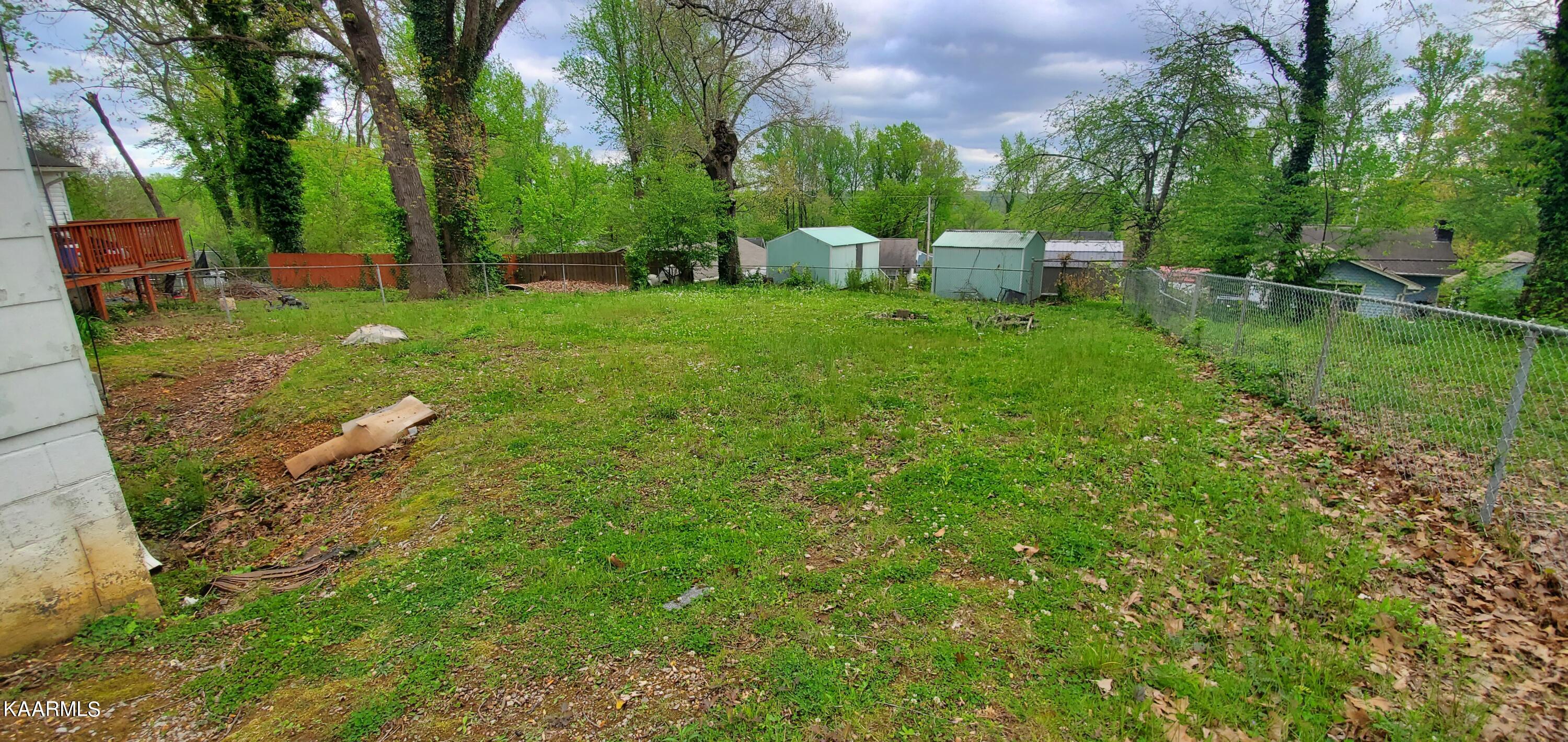 106 South Walker Lane Oak Ridge, TN 37830 - Photo 3 of 4 back yard