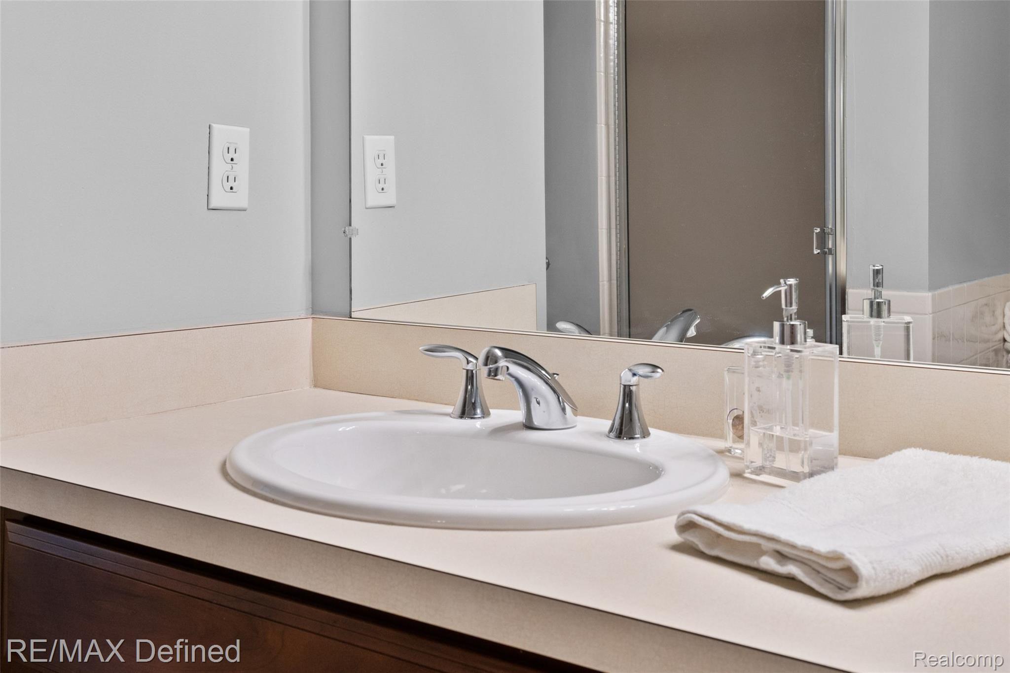 735 East Bluff Court Rochester, MI 48306 - Photo 28 of 53 735-E-Bluff-Ct (28).jpg