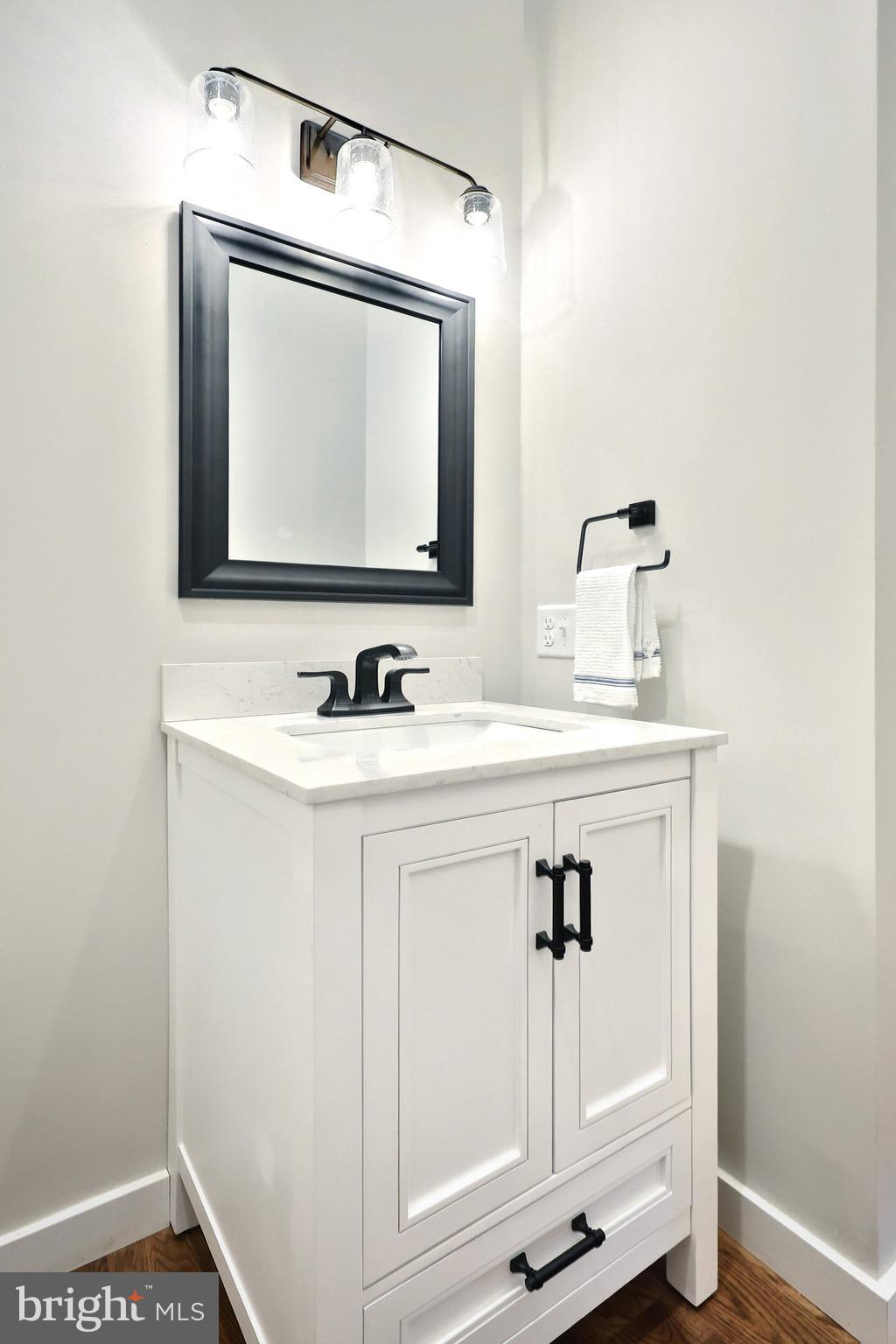 1424 Manor Road Windsor, PA 17366 - Photo 27 of 55 MAIN LEVEL - HALF BATH