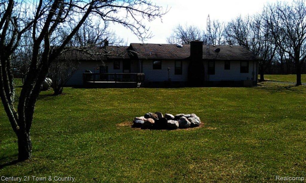 13880 Rattalee Lake Road Davisburg, MI 48350 - Photo 3 of 25 Property/back of house