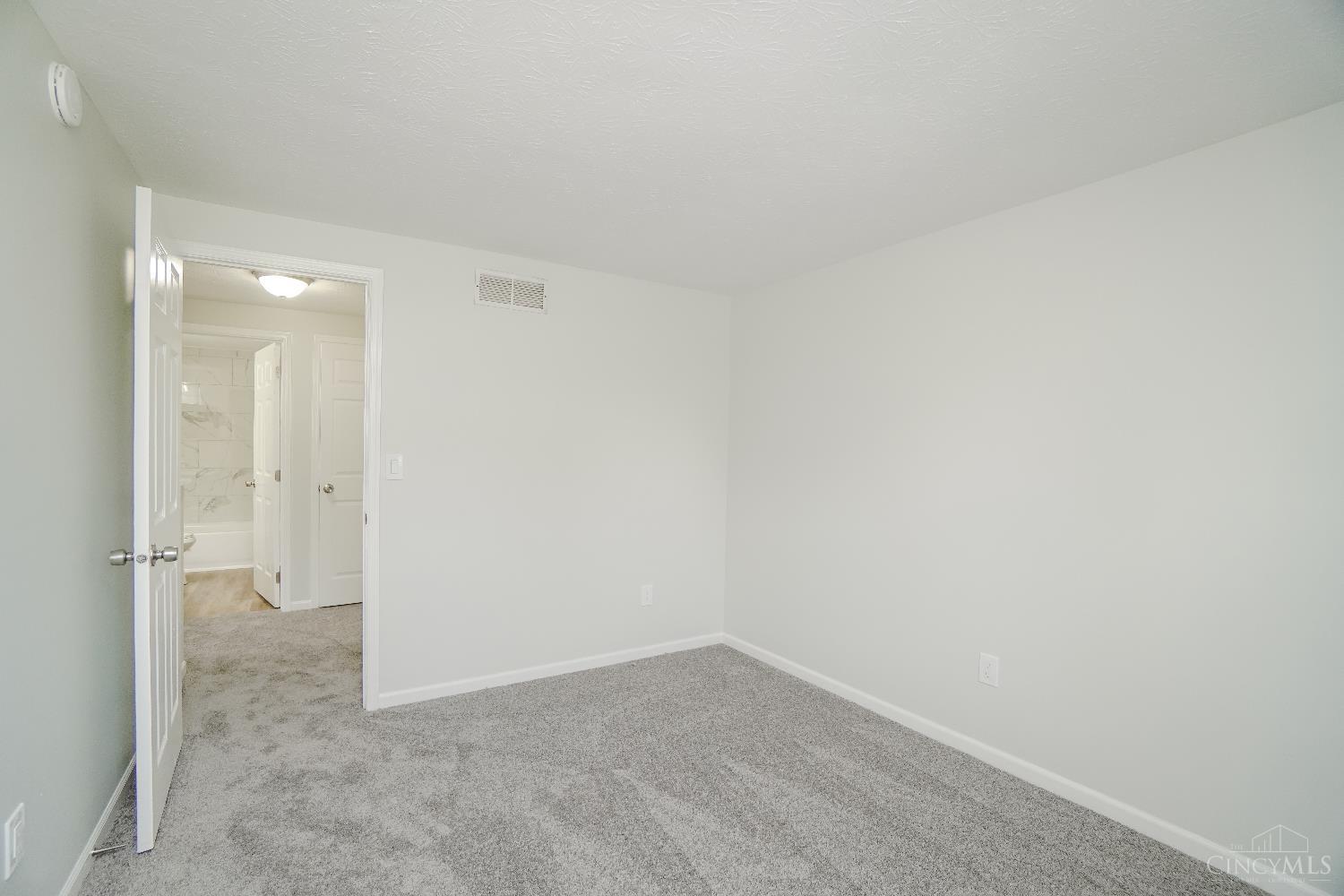 2949 North Bend Road Cincinnati, OH 45239 - Photo 16 of 31 Gallery Image 16